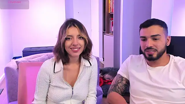 Snapshot of savage_sweethearts chatting on February 19, 5:49 am savage sweethearts online show from February 19, 5:49 am