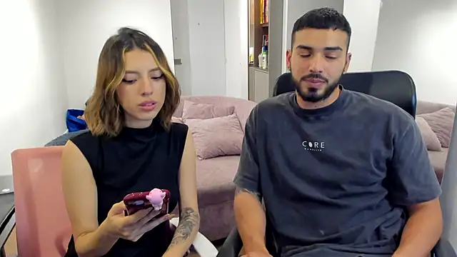 Snapshot of savage_sweethearts chatting on March 3, 4:25 am savage sweethearts online show from March 3, 4:25 am