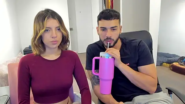 Snapshot of savage_sweethearts chatting on March 21, 5:32 am savage sweethearts online show from March 21, 5:32 am