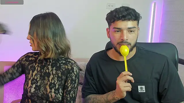 Snapshot of savage_sweethearts chatting on September 24, 1:20 am savage sweethearts online show from September 24, 1:20 am