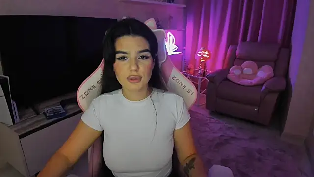 Snapshot of AlluringAriel chatting on September 16, 7:26 pm AlluringAriel online show from September 16, 7:26 pm