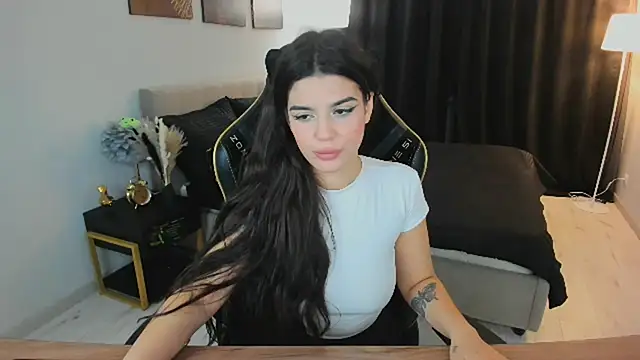 Snapshot of AlluringAriel chatting on October 1, 8:04 pm AlluringAriel online show from October 1, 8:04 pm