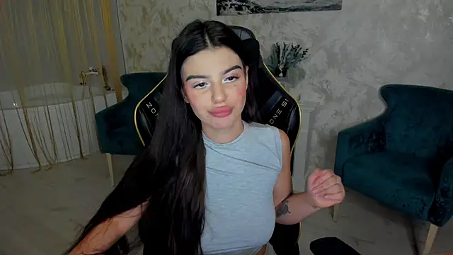 Snapshot of AlluringAriel chatting on October 6, 7:44 pm AlluringAriel online show from October 6, 7:44 pm