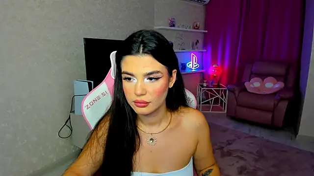 Snapshot of AlluringAriel chatting on November 8, 12:27 pm AlluringAriel online show from November 8, 12:27 pm