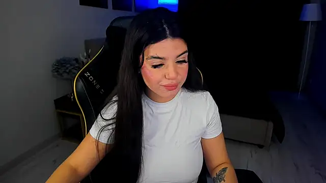 Snapshot of AlluringAriel chatting on November 24, 7:35 pm AlluringAriel online show from November 24, 7:35 pm