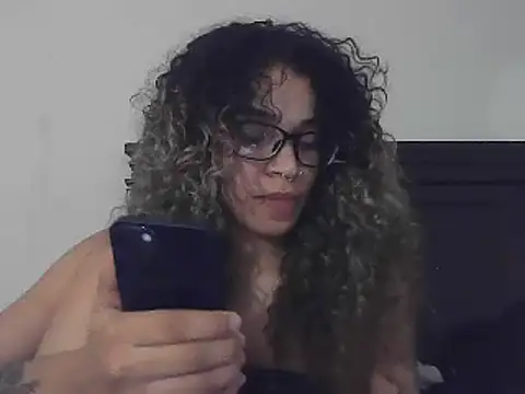 Snapshot of 1prettygem chatting on December 17, 10:32 pm 1prettygem online show from December 17, 10:32 pm