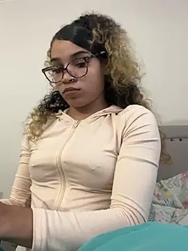 Snapshot of 1prettygem chatting on March 19, 10:42 pm 1prettygem online show from March 19, 10:42 pm