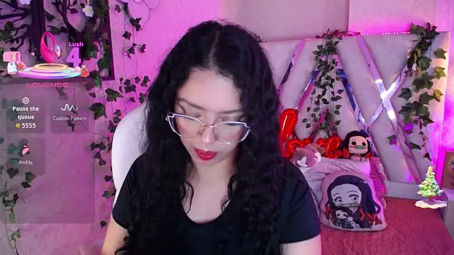 Snapshot of Aurora_Brownn chatting on December 3, 4:42 am Aurora Brownn online show from December 3, 4:42 am