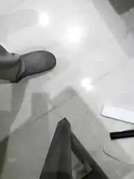 KUKU69XX online show from December 11, 3:47 pm