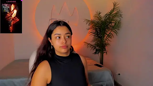 Ariana Pierce online show from December 4, 12:25 pm