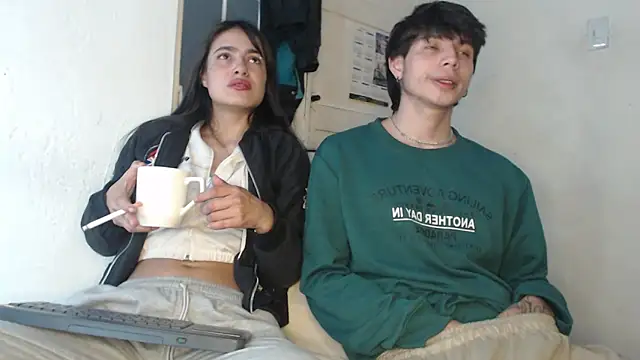 Snapshot of pervertsteens3 chatting on October 24, 5:04 am pervertsteens3 online show from October 24, 5:04 am