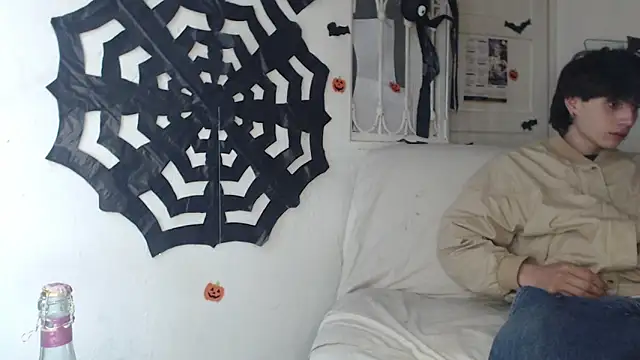 Snapshot of pervertsteens3 chatting on November 2, 10:06 am pervertsteens3 online show from November 2, 10:06 am