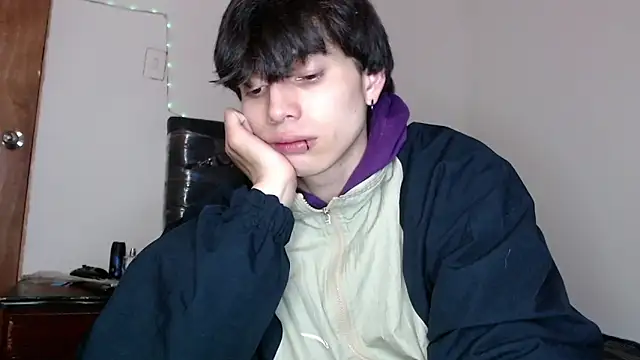 Snapshot of pervertsteens3 chatting on November 15, 5:05 am pervertsteens3 online show from November 15, 5:05 am