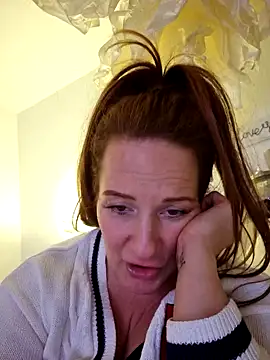 Snapshot of Engel_mia chatting on February 16, 5:04 am Engel mia online show from February 16, 5:04 am