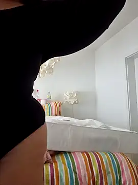 Snapshot of Engel_mia chatting on February 24, 12:48 pm Engel mia online show from February 24, 12:48 pm