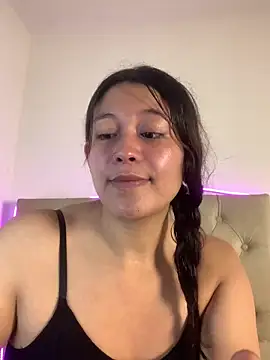 Snapshot of mariana_21x chatting on March 8, 12:52 pm mariana 21x online show from March 8, 12:52 pm