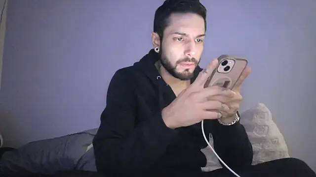 DerekPerez2025 online show from December 15, 4:00 pm