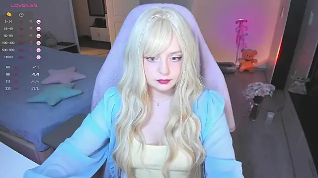 Snapshot of Amy_honey_angel chatting on January 29, 11:30 am Amy honey angel online show from January 29, 11:30 am