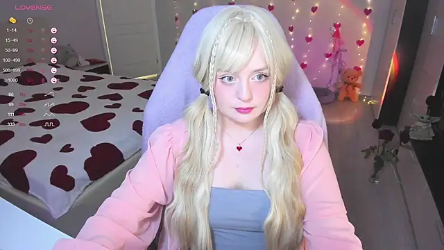 Snapshot of Amy_honey_angel chatting on February 4, 9:07 am Amy honey angel online show from February 4, 9:07 am