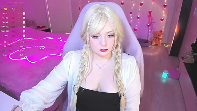 Snapshot of Amy_honey_angel chatting on February 10, 9:14 am Amy honey angel online show from February 10, 9:14 am