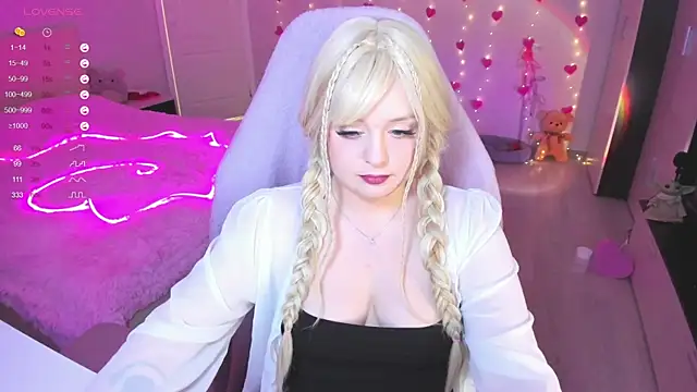 Snapshot of Amy_honey_angel chatting on February 10, 12:18 pm Amy honey angel online show from February 10, 12:18 pm