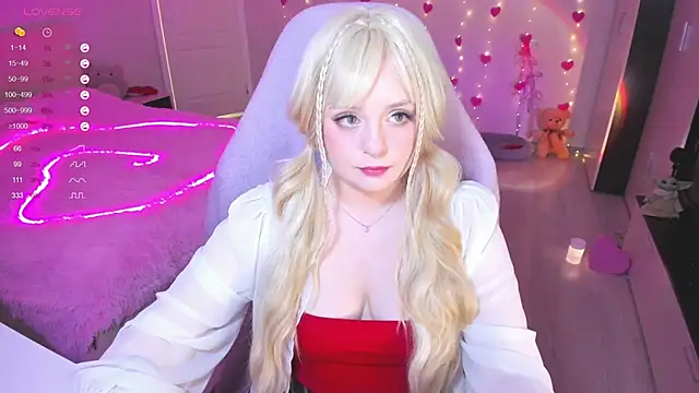 Snapshot of Amy_honey_angel chatting on February 12, 9:31 am Amy honey angel online show from February 12, 9:31 am