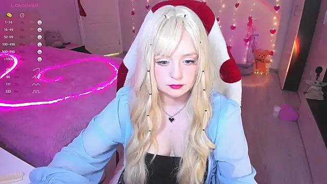Snapshot of Amy_honey_angel chatting on February 21, 1:55 pm Amy honey angel online show from February 21, 1:55 pm