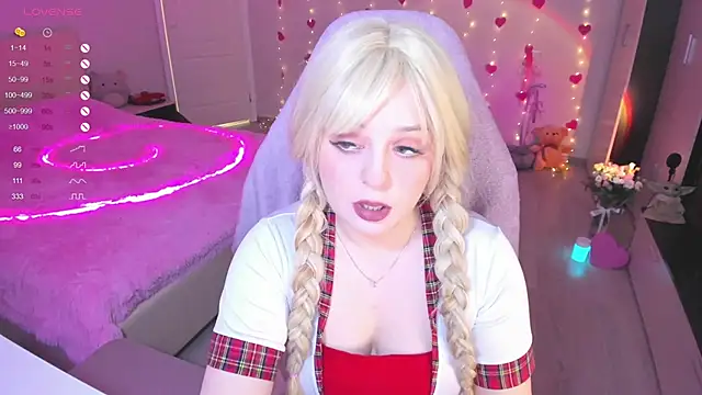 Snapshot of Amy_honey_angel chatting on February 24, 10:04 am Amy honey angel online show from February 24, 10:04 am