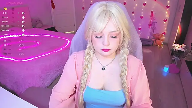 Snapshot of Amy_honey_angel chatting on February 26, 9:32 am Amy honey angel online show from February 26, 9:32 am