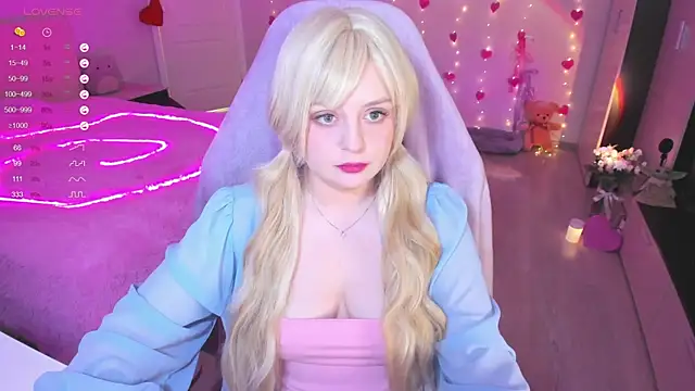 Snapshot of Amy_honey_angel chatting on February 28, 6:43 am Amy honey angel online show from February 28, 6:43 am