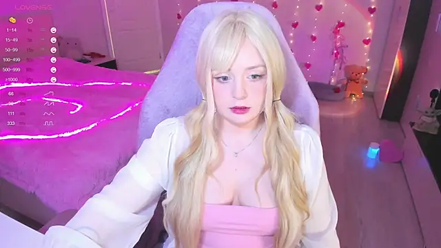 Snapshot of Amy_honey_angel chatting on March 10, 12:26 pm Amy honey angel online show from March 10, 12:26 pm