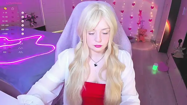 Snapshot of Amy_honey_angel chatting on March 20, 9:26 am Amy honey angel online show from March 20, 9:26 am