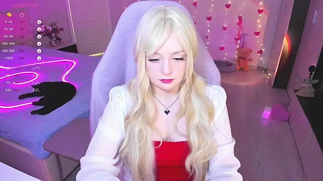 Snapshot of Amy_honey_angel chatting on March 21, 9:45 am Amy honey angel online show from March 21, 9:45 am