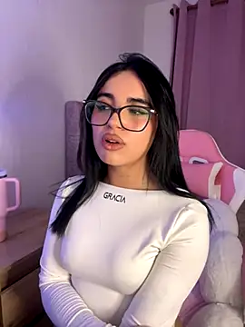 Snapshot of Emily-14 chatting on November 18, 2:50 am Emily-14 online show from November 18, 2:50 am