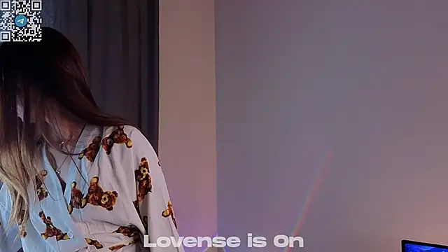 Snapshot of FalineDowlen chatting on November 13, 2:10 am FalineDowlen online show from November 13, 2:10 am