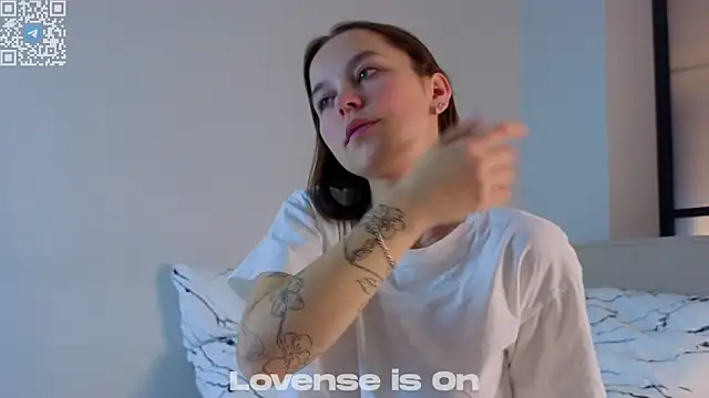 Snapshot of FalineDowlen chatting on November 14, 2:54 am FalineDowlen online show from November 14, 2:54 am