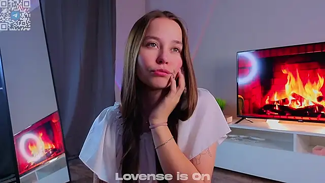 Snapshot of FalineDowlen chatting on November 24, 2:00 am FalineDowlen online show from November 24, 2:00 am