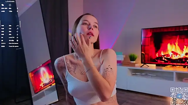 Snapshot of FalineDowlen chatting on November 26, 1:39 am FalineDowlen online show from November 26, 1:39 am