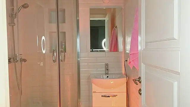 Mia Mia M online show from January 7, 6:05 am