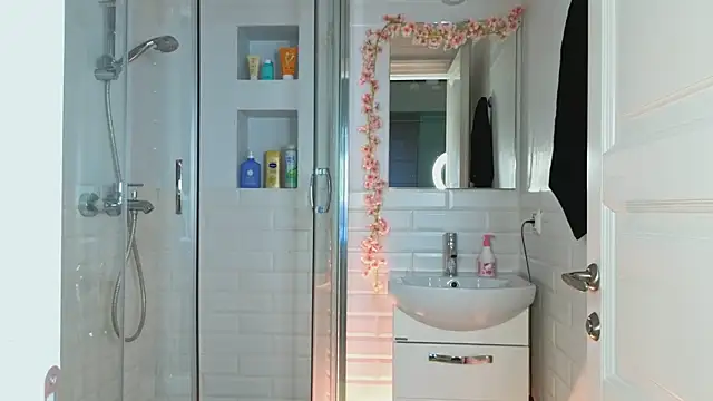 Mia Mia M online show from January 18, 9:02 am