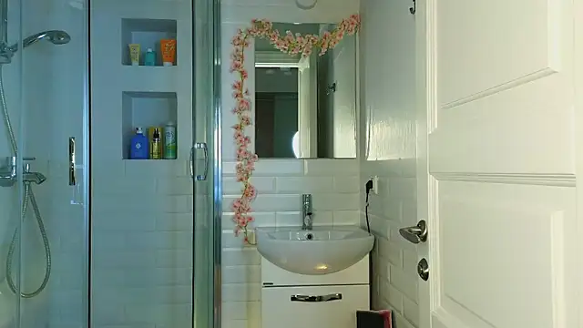 Mia Mia M online show from March 6, 5:46 am