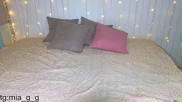 Mia Mia M online show from September 22, 7:21 am