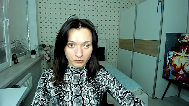 Julia Kuper online show from December 11, 3:05 pm