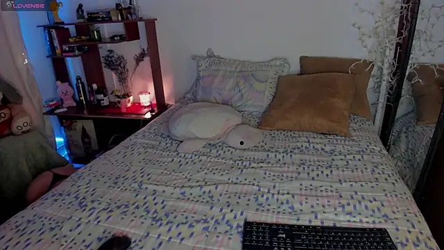 Snapshot of cuteweed420 chatting on October 4, 7:06 am cuteweed420 online show from October 4, 7:06 am