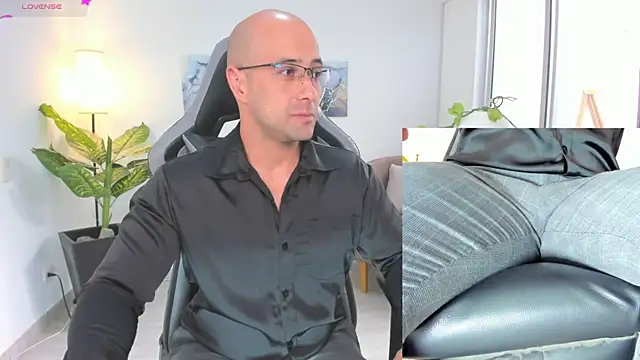 Snapshot of ryan_master_ chatting on January 2, 1:08 pm ryan master online show from January 2, 1:08 pm