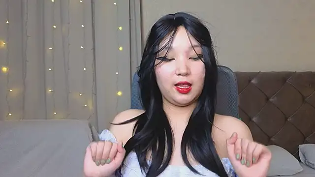 Snapshot of Milla_Aheo chatting on February 2, 4:54 pm Milla Aheo online show from February 2, 4:54 pm