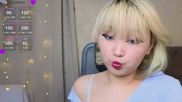 Snapshot of Milla_Aheo chatting on February 16, 4:42 pm Milla Aheo online show from February 16, 4:42 pm