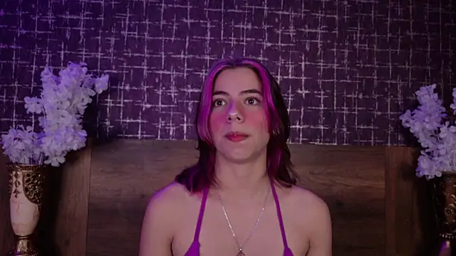 Snapshot of ArtemisaBlake chatting on November 18, 4:33 pm ArtemisaBlake online show from November 18, 4:33 pm