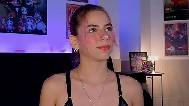 Snapshot of ArtemisaBlake chatting on December 5, 3:59 am ArtemisaBlake online show from December 5, 3:59 am