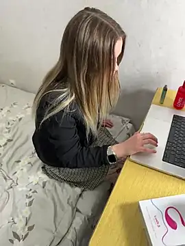 emo couple online show from December 13, 12:20 am